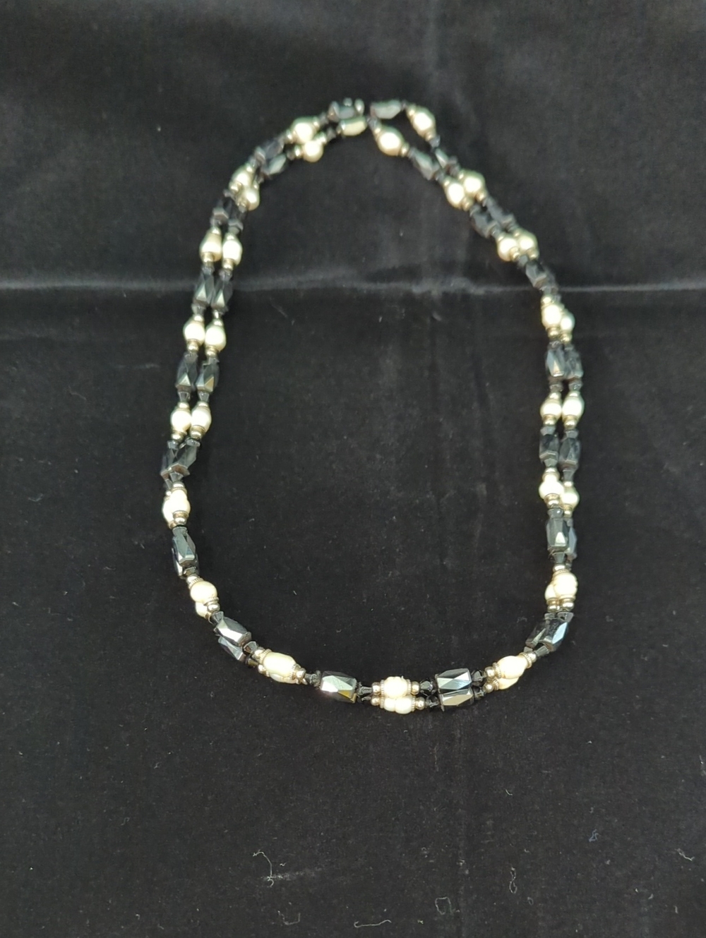 Women's Pearl and Hematite Bead Magnetic Necklace - Elegant Black and Cream